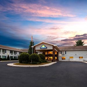 Days Inn By Wyndham Cadillac Exterior photo