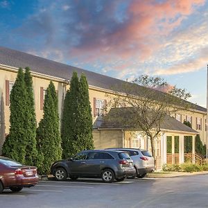 Super 8 By Wyndham Maumee Perrysburg Toledo Area Motel Exterior photo