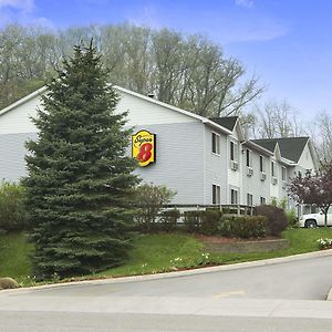 Super 8 By Wyndham Manistee Hotel Exterior photo