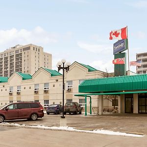 Travelodge By Wyndham Winnipeg East Exterior photo