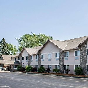 Quality Inn & Suites Sturgeon Bay Exterior photo