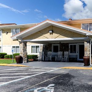 Rodeway Inn & Suites Jacksonville Near Camp Lejeune Exterior photo