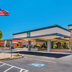 Quality Inn & Suites York Exterior photo