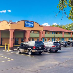 Rodeway Inn & Suites Monroeville-Pittsburgh Exterior photo