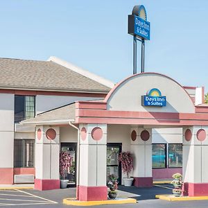 Days Inn & Suites By Wyndham Youngstown / Girard Ohio Exterior photo