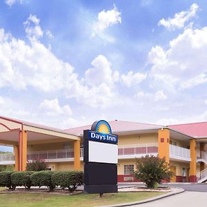 Days Inn By Wyndham Trenton Exterior photo