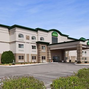 Wingate By Wyndham Pueblo Hotel Exterior photo