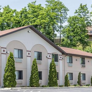 Super 8 By Wyndham Thurmont Hotel Exterior photo