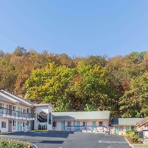 Howard Johnson By Wyndham Roseburg Hotel Exterior photo