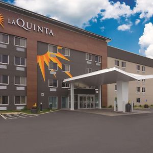 La Quinta By Wyndham Cleveland - Airport North Hotel Exterior photo