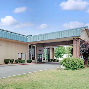 Ramada By Wyndham Spokane Valley Hotel Exterior photo