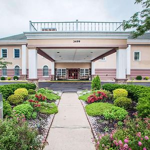 Clarion Hotel Palmer Inn Princeton Exterior photo