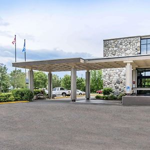 Travelodge By Wyndham Trois-Rivieres Exterior photo