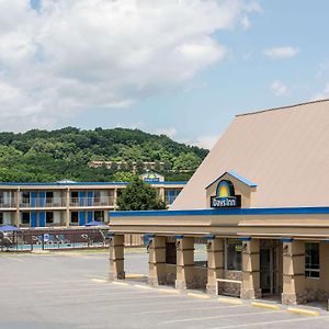 Days Inn By Wyndham Staunton Exterior photo