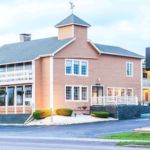 Travelodge By Wyndham South Burlington Exterior photo