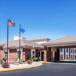 Comfort Inn & Suites Near Fallon Naval Air Station Exterior photo