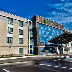 Holiday Inn Express & Suites Vaudreuil-Dorion, An Ihg Hotel Exterior photo