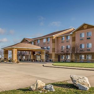 Quality Inn & Suites Mount Pleasant Exterior photo