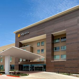 La Quinta Inn & Suites By Wyndham Round Rock Near Kalahari Exterior photo