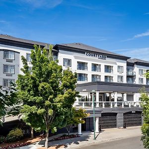 Courtyard By Marriott Portland North Hotel Exterior photo