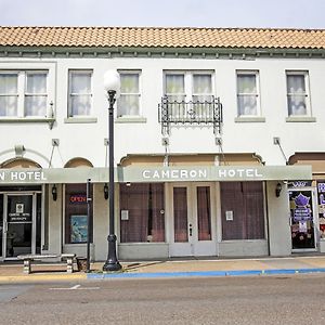 Oyo Historic Cameron Hotel Brownsville I-69E Exterior photo