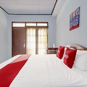 Capital O 91644 Loka Hause Hotel Salatiga Exterior photo