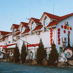 Complex Khutor Hotel Velyka Omelyana Exterior photo