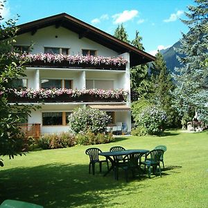 Gaestehaus Ahornblick Bed & Breakfast Mayrhofen Exterior photo