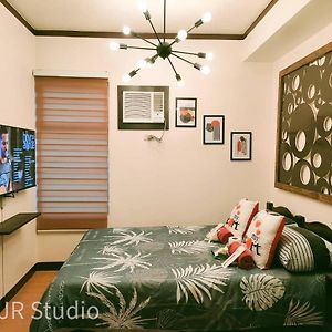 Centropolis Queen Bed Suite- Modern Posh Style Manila Exterior photo