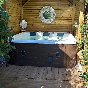 Arche De Lanoe Jacuzzi Bed & Breakfast Labastide-Saint-Pierre Exterior photo