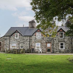 Bryn Dedwydd Farmhouse Villa Pentrefoelas Exterior photo