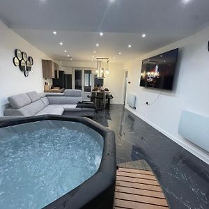 Appartement Hors Du Commun Avec Son Jacuzzi Salies-de-Bearn Exterior photo