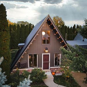 Modern A-Frame With Hot Tub Villa Essexville Exterior photo