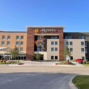 La Quinta Inn & Suites By Wyndham Pflugerville Exterior photo