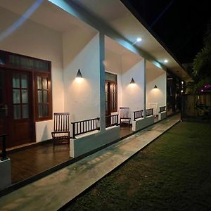 Room In Bb - Sea Pink Residence Bentota Exterior photo