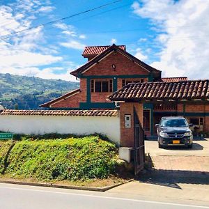 Alojamiento Blue Sky Hotel Macheta Exterior photo