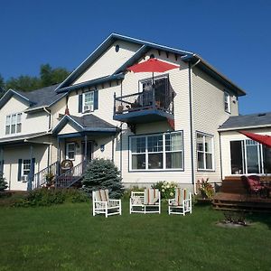 Domaine De La Baie, Les Suites Shawinigan Exterior photo