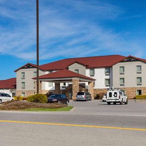 Quality Inn & Suites Monterey Exterior photo