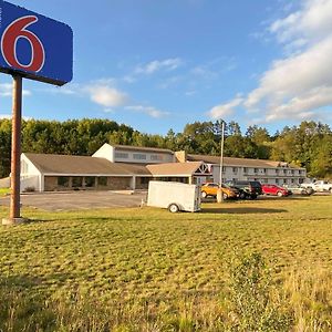 Motel 6 Norway Mi Exterior photo