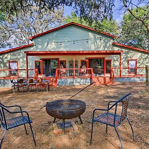 Peaceful Helotes Cabin Fire Pit, 9 Mi To Old Town Villa Exterior photo