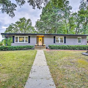 Overland Park Home With Deck And Waterfall Pond! Exterior photo