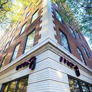 Moxy Richmond Downtown Hotel Exterior photo