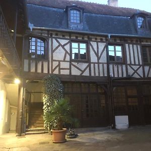 Le Vieux Relais Hotel Cosne-Cours-Sur-Loire Exterior photo