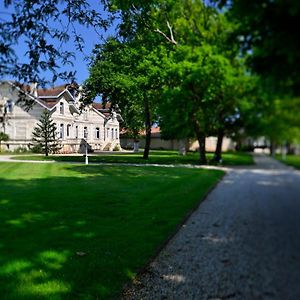 Chateau Maucaillou Bed & Breakfast Moulis-en-Medoc Exterior photo