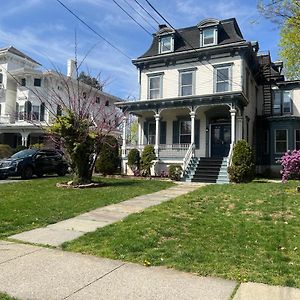 1 Bedroom Private Victorian Apt In Convenient City Location On 5 Acre, Sleeps 4 Poughkeepsie Exterior photo