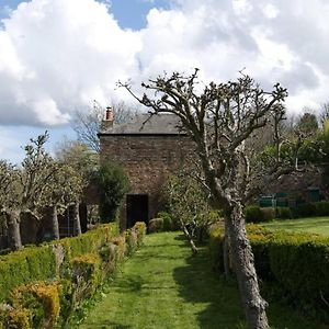 Cosy Secret Cottage In A Beautiful Walled Garden Ryton  Exterior photo