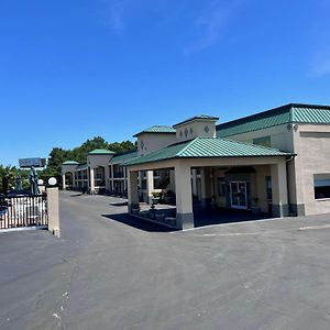 Days Inn By Wyndham Greenville Exterior photo