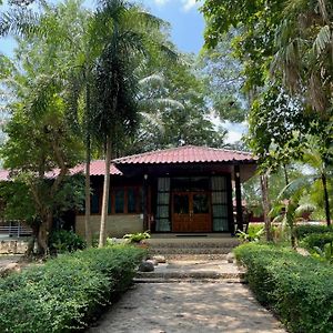 คุ้งน้ำ รีสอร์ท นครนายก Villa Ban Khao Kariang Exterior photo