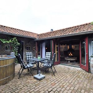 Cozy Holiday Home With A Hot Tub Musselkanaal Exterior photo