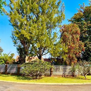 Swane'S Guesthouse. Rustenburg Exterior photo